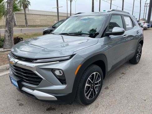 Used 2024 Chevrolet TrailBlazer LT w/ Driver Confidence Package image 3