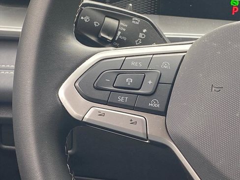 Used 2025 Volkswagen Tiguan SE image 5