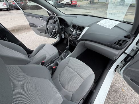 Used 2013 Hyundai Accent GS FWD image 17