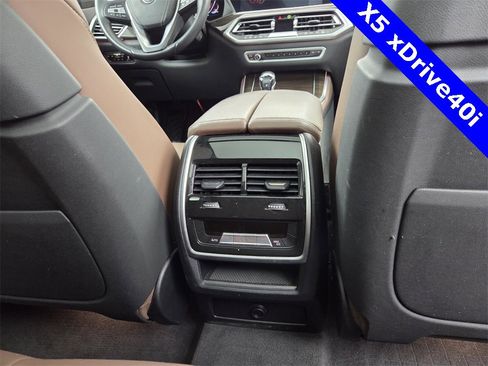 Used 2021 BMW X5 xDrive40i w/ Premium Package 2 image 25