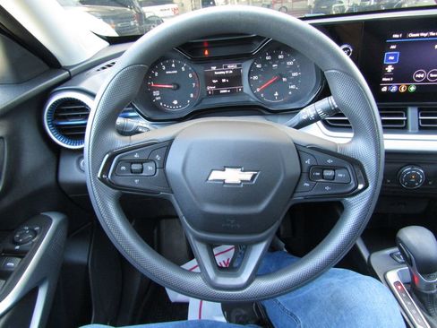 Used 2024 Chevrolet Trax LS w/ LS Convenience Package FWD image 21