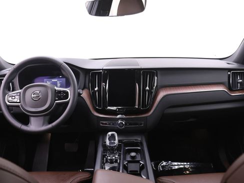Used 2023 Volvo XC60 B5 Ultimate w/ Climate Package AWD/4WD image 8