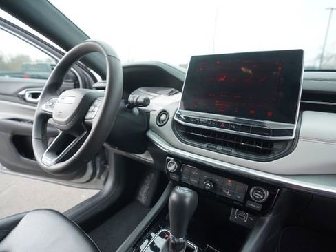 Used 2024 Jeep Compass Limited image 32