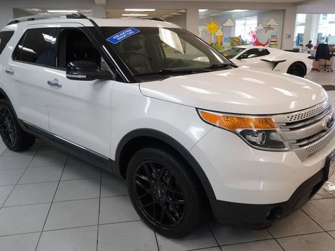 Used 2014 Ford Explorer XLT w/ Equipment Group 202A image 15
