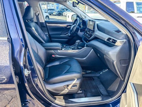 Used 2023 Toyota Highlander Platinum image 19