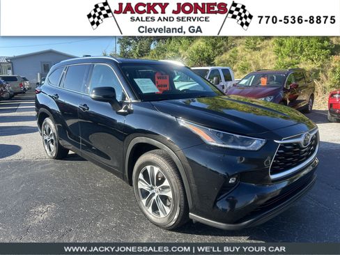 Used 2021 Toyota Highlander XLE FWD image 1