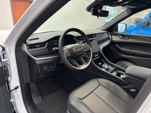 New 2025 Jeep Grand Cherokee Limited w/ Luxury Tech Group II AWD/4WD image 25