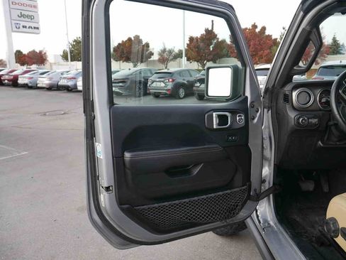 Used 2018 Jeep Wrangler Unlimited Rubicon w/ Dual Top Group image 26