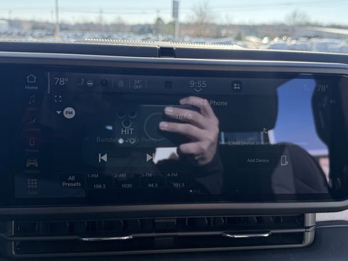 Used 2025 Jeep Wrangler Sahara image 18