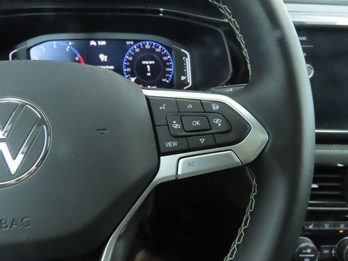 Used 2022 Volkswagen Taos SEL image 12