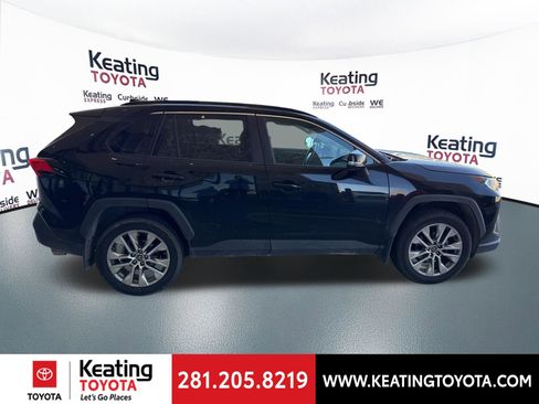 Used 2020 Toyota RAV4 XLE Premium image 8
