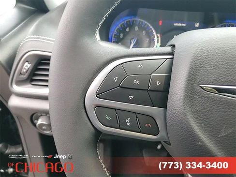 New 2025 Chrysler Pacifica Select image 17