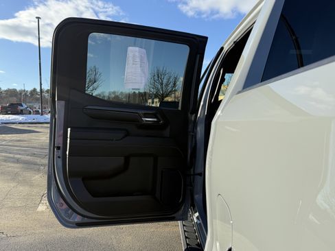 Used 2024 GMC Sierra 1500 AT4 w/ AT4 Premium Package image 28