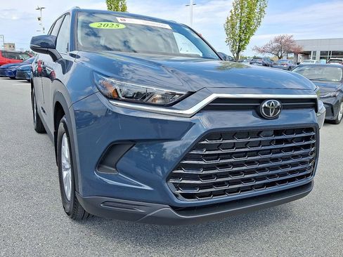 Used 2025 Toyota Grand Highlander AWD image 2