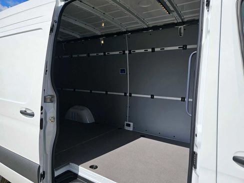 Used 2024 Mercedes-Benz Sprinter 2500 image 15