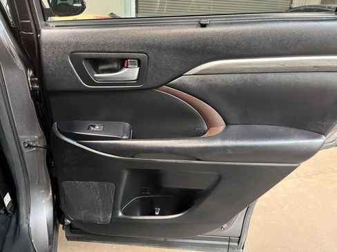 Used 2018 Toyota Highlander Limited image 13