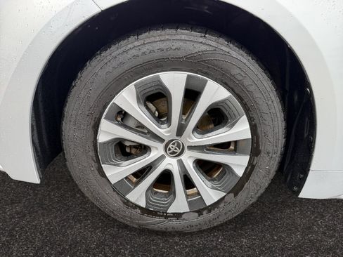 Used 2021 Toyota Corolla LE FWD image 14