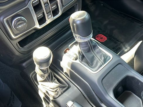 Used 2023 Jeep Wrangler Unlimited Sahara AWD/4WD image 27
