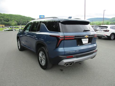 Used 2025 Chevrolet Traverse LT AWD/4WD image 7