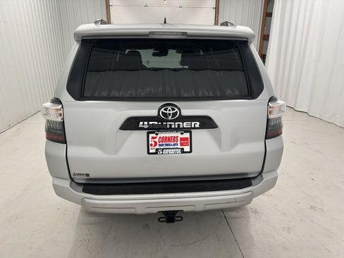 Used 2024 Toyota 4Runner TRD Off-Road Premium image 10