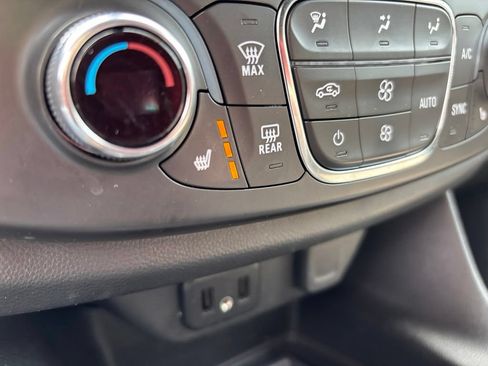 Used 2023 Chevrolet Traverse LT AWD/4WD image 28