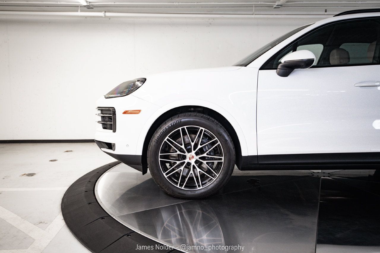 Certified 2026 Porsche Cayenne AWD/4WD image 11