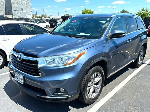Used 2015 Toyota Highlander XLE AWD/4WD image 1