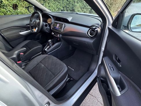 Used 2020 Nissan Kicks SV w/ Exterior Package image 16