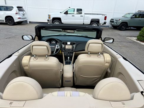 Used 2011 Chrysler 200 Limited image 25