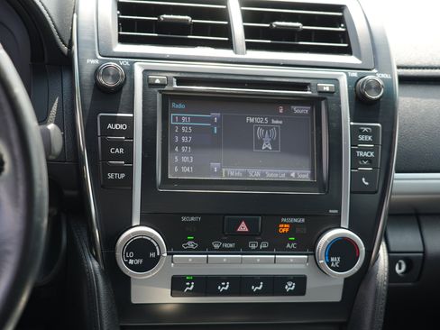 Used 2014 Toyota Camry SE FWD image 22
