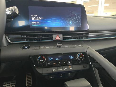 Used 2025 Hyundai Elantra SEL FWD image 24