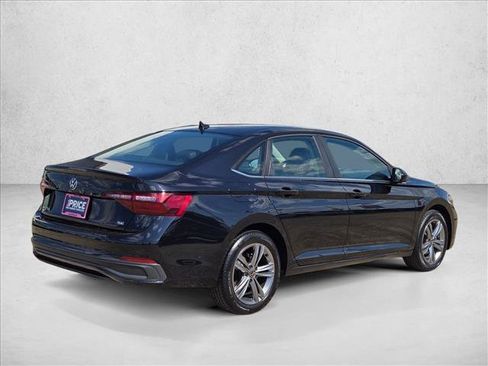 Used 2024 Volkswagen Jetta SE FWD image 5