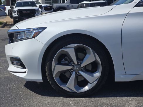 Used 2019 Honda Accord Touring image 9