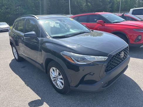 Used 2022 Toyota Corolla Cross LE w/ Moonroof Package FWD image 3