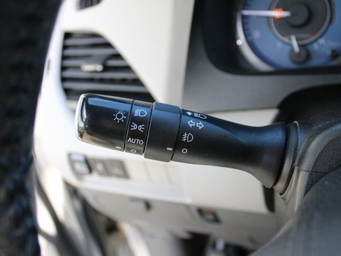 Used 2018 Toyota Sienna Limited image 21