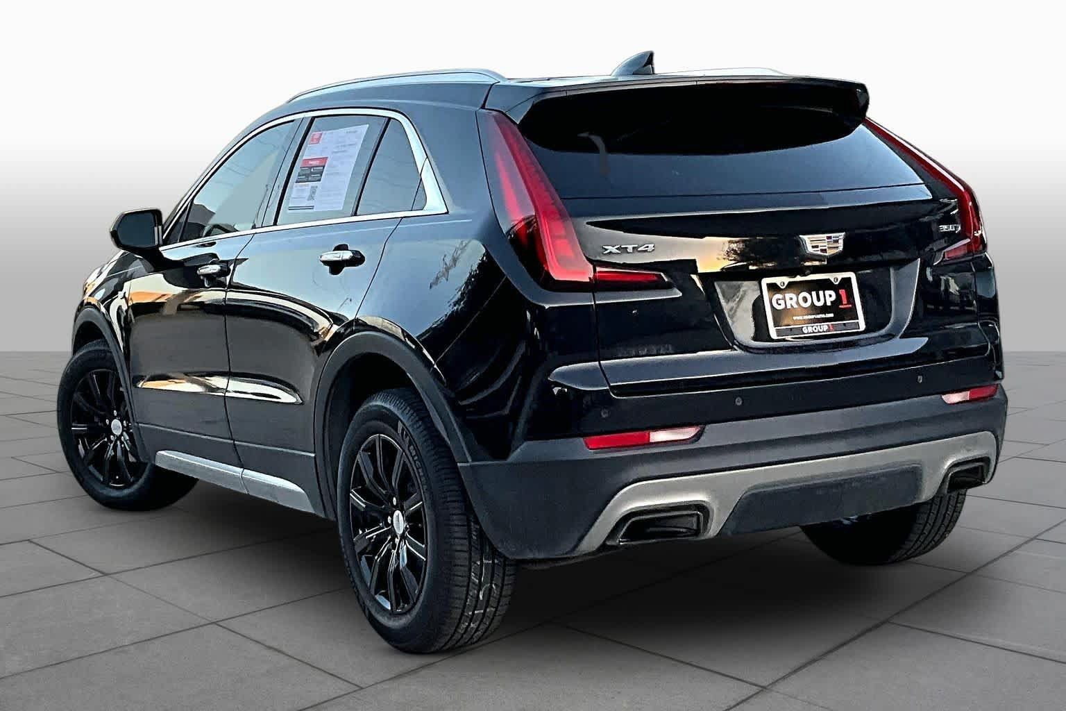 Used 2020 Cadillac XT4 Premium Luxury w/ Cold Weather Package FWD image 11