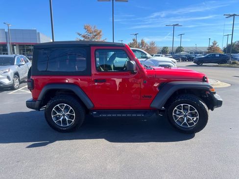 Used 2025 Jeep Wrangler Sport image 6