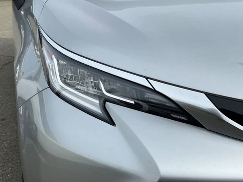 Used 2025 Toyota Sienna Limited image 8