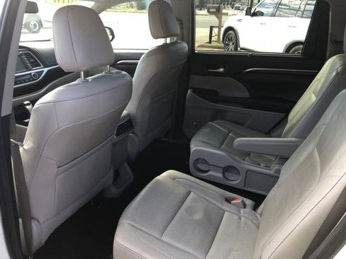 Used 2016 Toyota Highlander Limited image 10