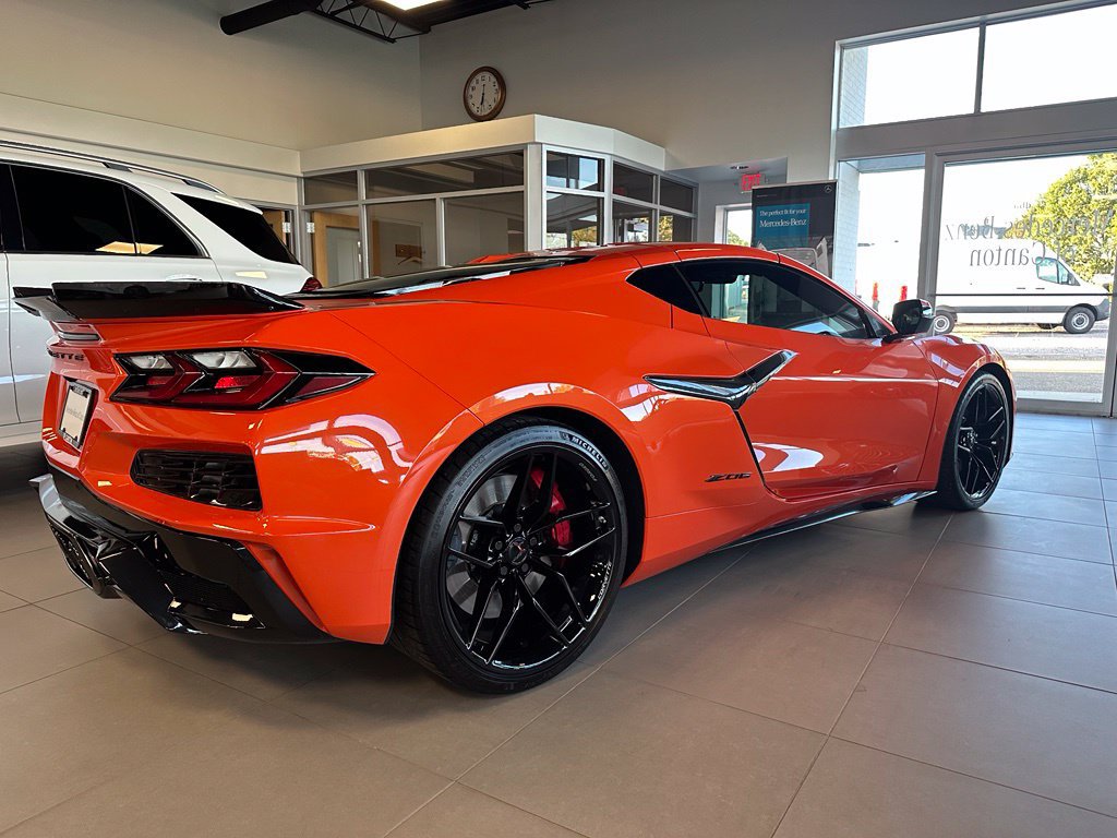 Used 2026 Chevrolet Corvette Z06 w/ Stealth Interior Trim Package RWD image 4