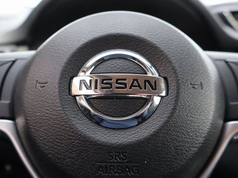 Used 2018 Nissan Rogue SV image 28