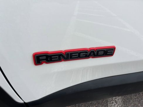 Used 2022 Jeep Renegade Trailhawk w/ Trailer Tow Group image 10