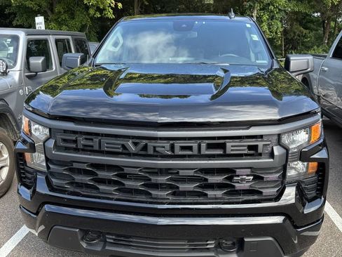 Used 2026 Chevrolet Silverado 1500 Custom w/ LPO, Dark Essentials Package RWD image 3