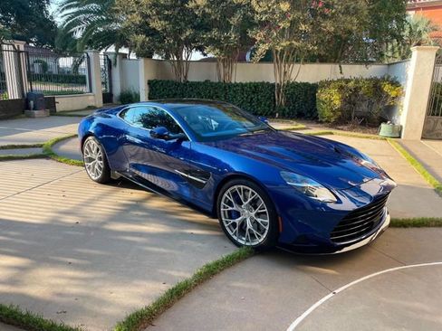 Used 2026 Aston Martin Vanquish RWD image 3