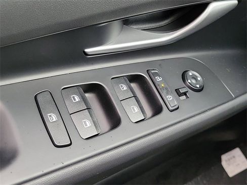 New 2025 Hyundai Elantra Limited image 15