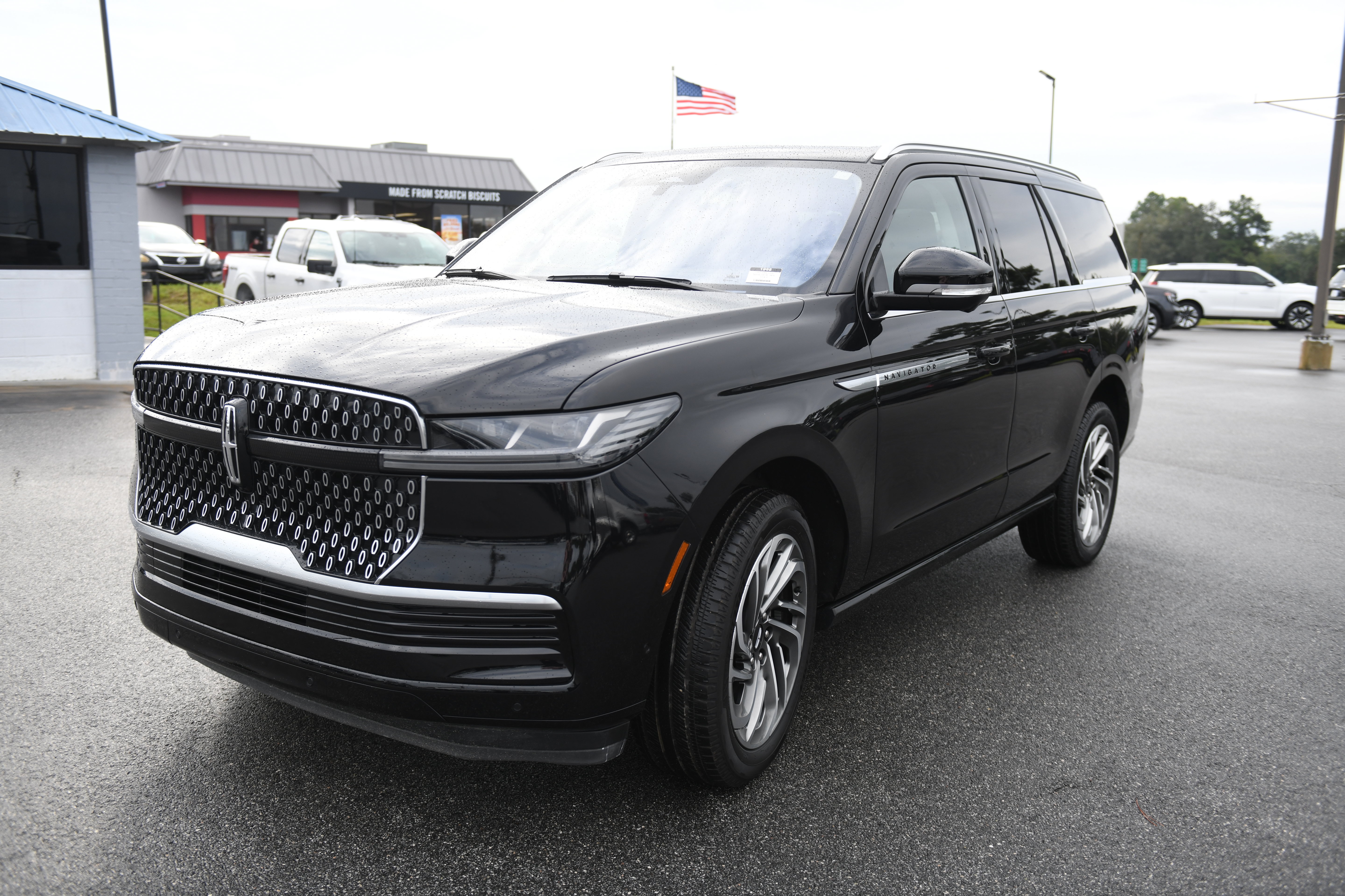 Used 2025 Lincoln Navigator Reserve AWD/4WD image 6