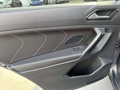 Certified 2023 Volkswagen Tiguan SE image 9