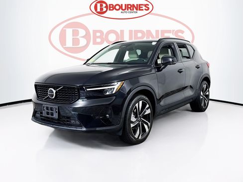 Used 2023 Volvo XC40 B5 Plus w/ Driver Assist Package AWD/4WD image 7
