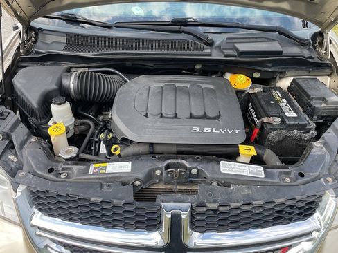 Used 2014 Dodge Grand Caravan American Value Package FWD image 19