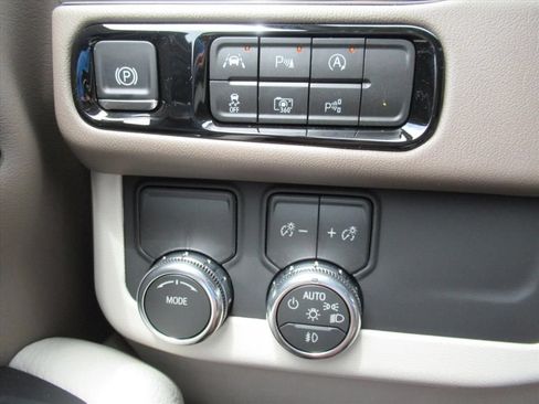 Used 2026 GMC Yukon Denali w/ Sun & Power Step Package RWD image 22